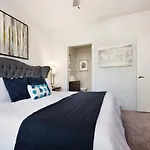 Bell Knox Apartments