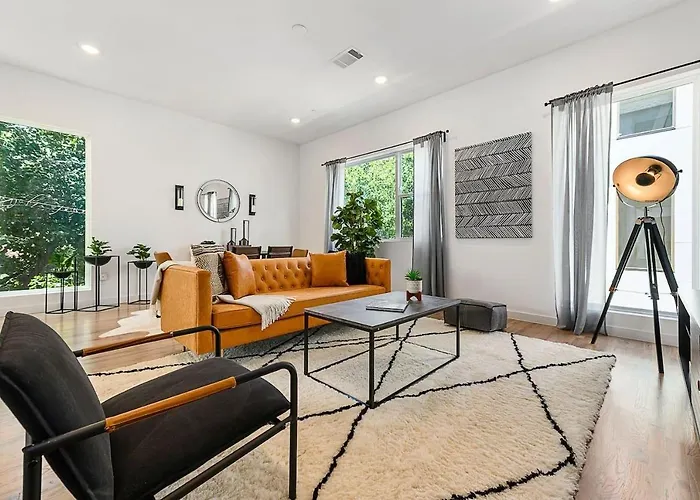 Jurny - Bishop Arts District 2 Bedroom Apartments