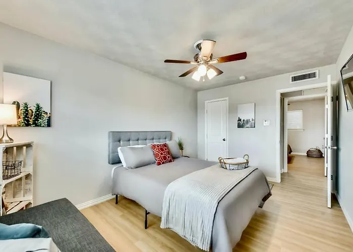The Swank • Close To Downtown
