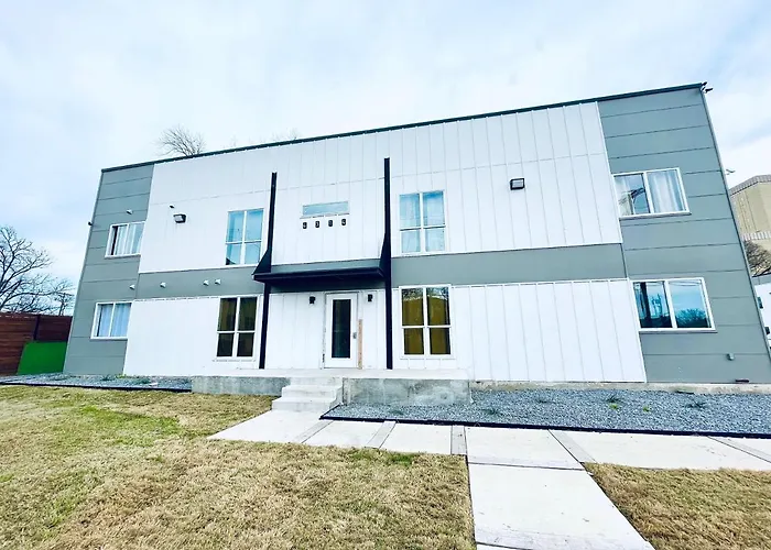 Luxe Travel Retreat Near Deep Ellum