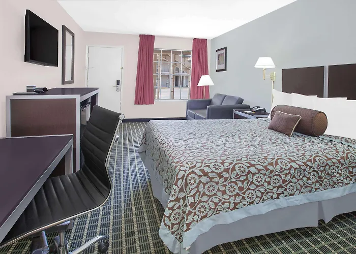 Days Inn By Wyndham Market Center Dallas Love Field