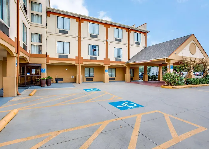 Comfort Inn & Suites Love Field Dallas Market Center