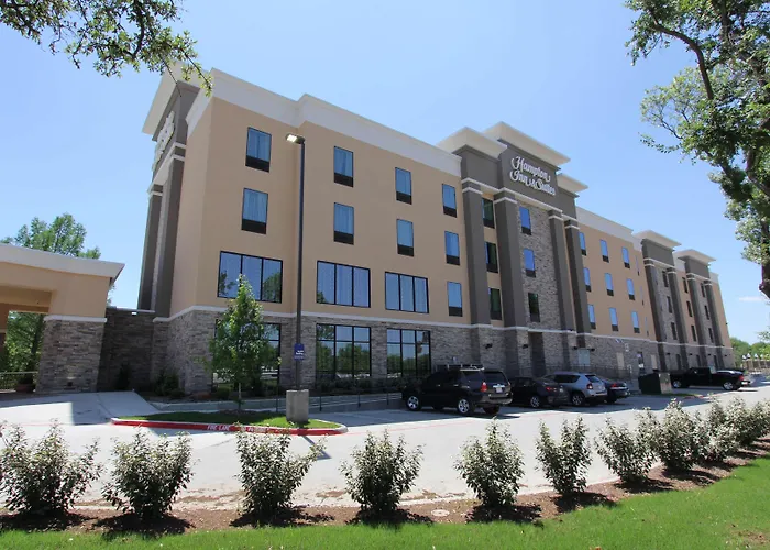 Hampton Inn & Suites Dallas Market Center
