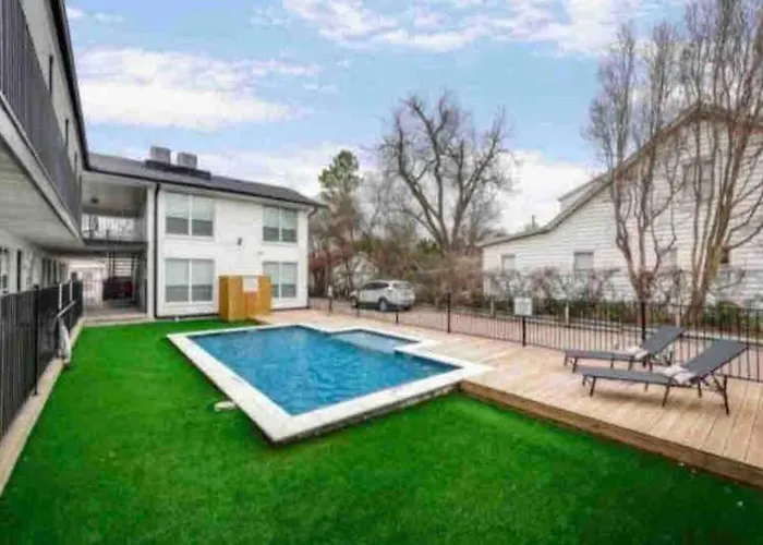 Dallas Boutique Flat + Arboretum Tickets Included