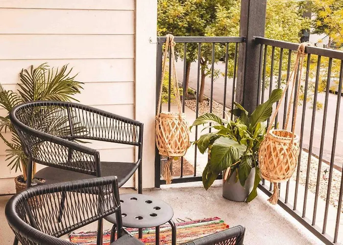 Cozi Uptown Bohemian Oasis W/ King Bed And Hammock