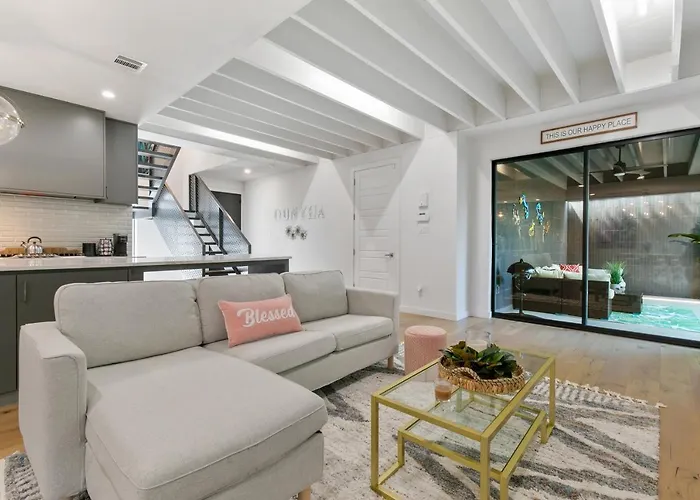 Eastvillage Signature Villas By Dunyha