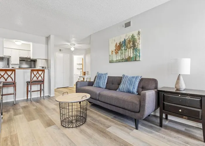 Cute Affordable Stay In Central Dfw