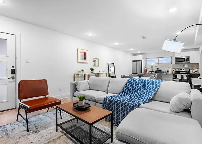 Stunning Apartment In Downton Dallas 2 Br/1 Bath