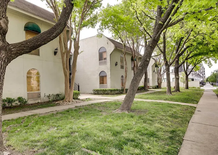 Dallas Condo With Pool Access About 4 Mi To Downtown!
