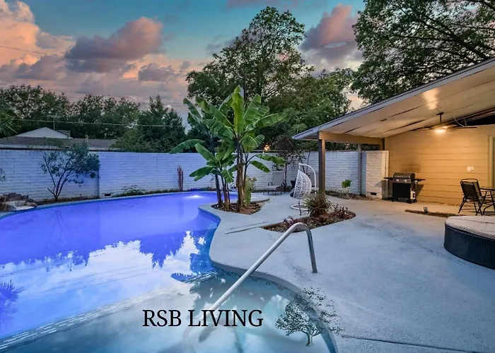 Stunning 5Br 2Ba Holiday Home With Private Pool And Cinema