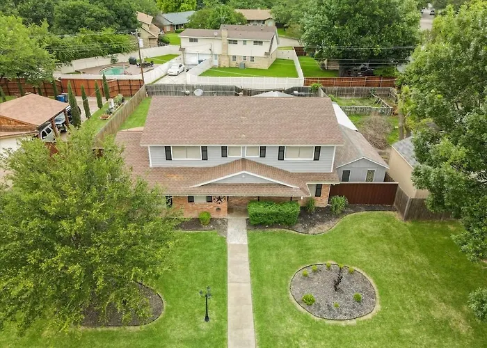 Beautiful House For Big Groups With A Cinema Room