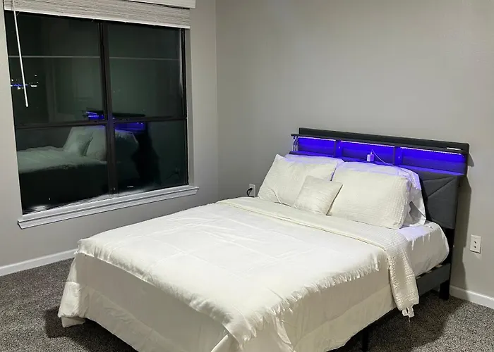 Dallas Modern Apt