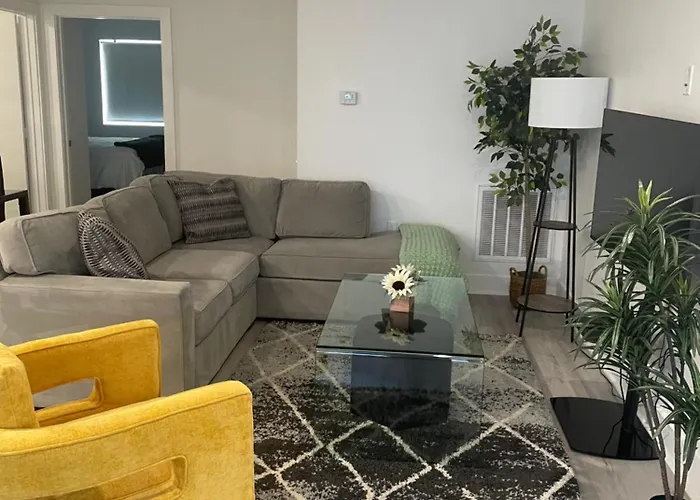 C&C Lofty East Dallas Apartment