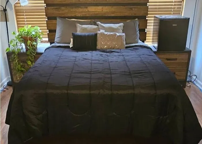 Comfy Spacious Private Room 1 With Attached Bath