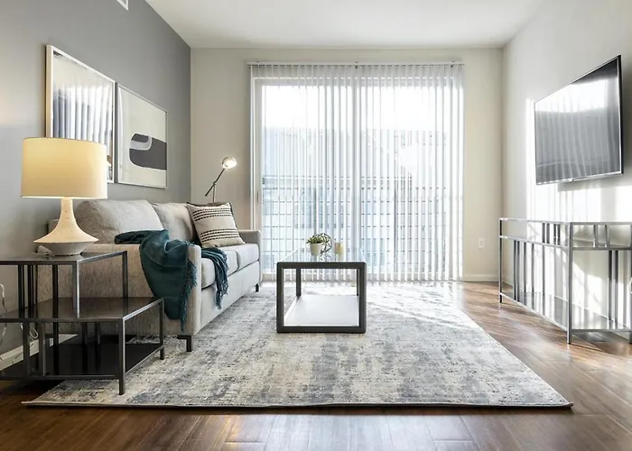 Landing At Lofts At Sylvan Thirty - 2 Bedrooms In West Dallas