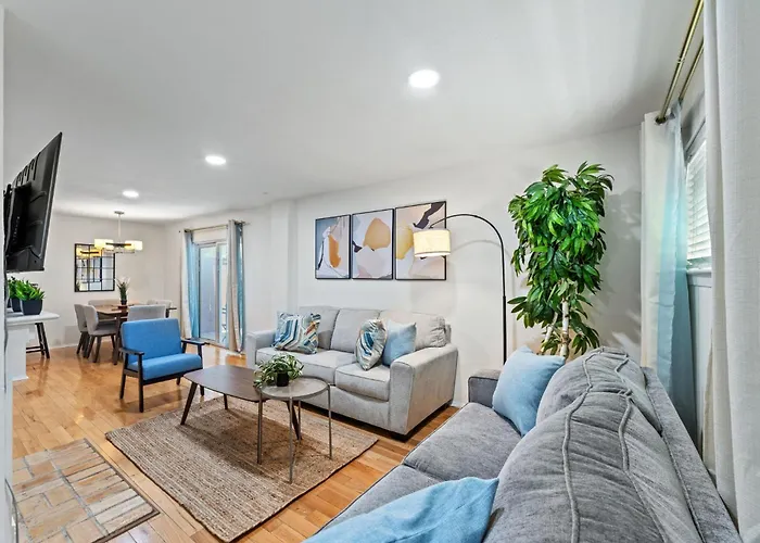 The Cozy Cove L Luxurious 2Bd Condo L Amazing Location L Parking L