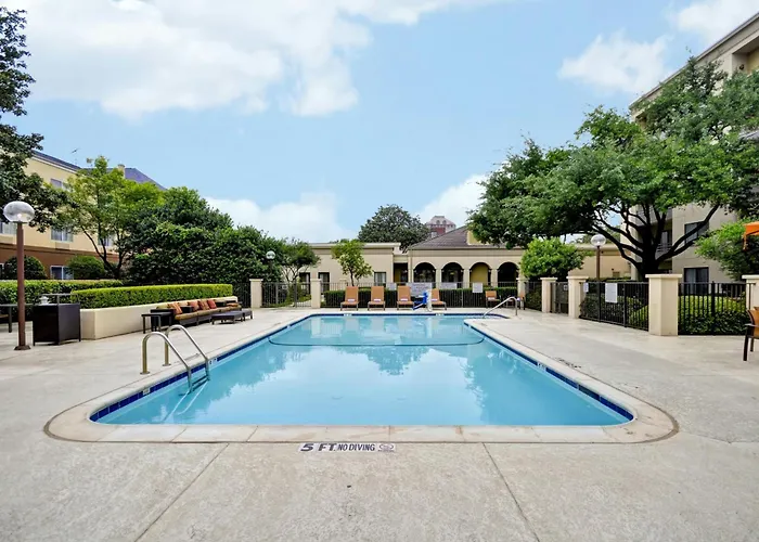 Fairfield Inn & Suites Dallas Medical/Market Center