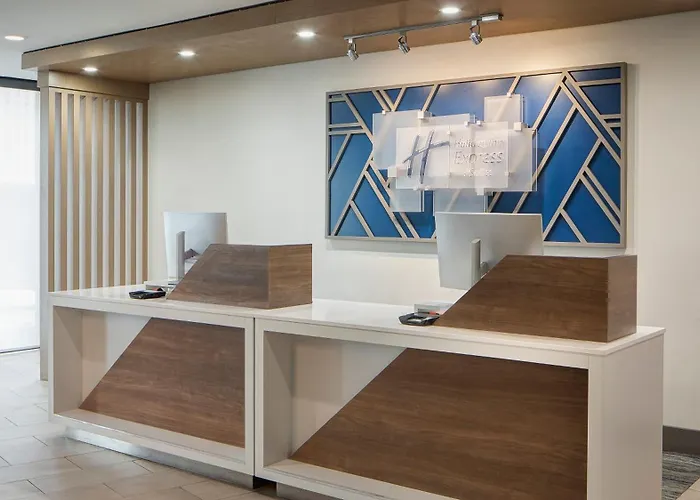Holiday Inn Express Dallas Market Center By Ihg
