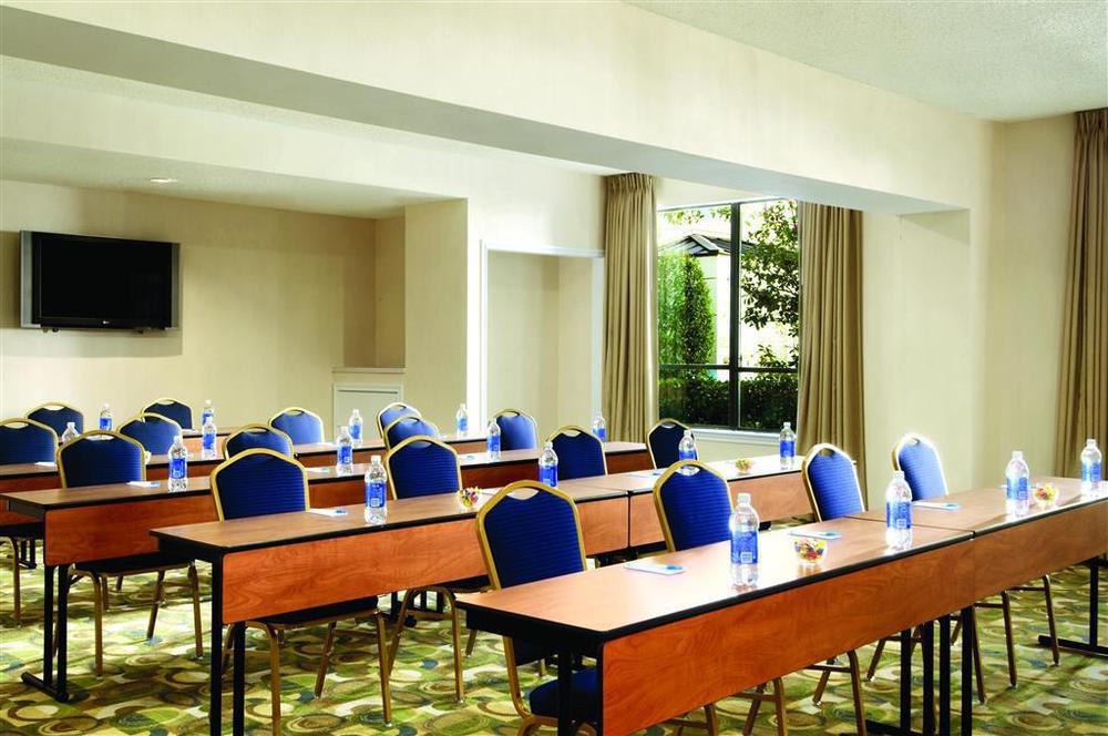 Hyatt House Uptown Hotel 3*
