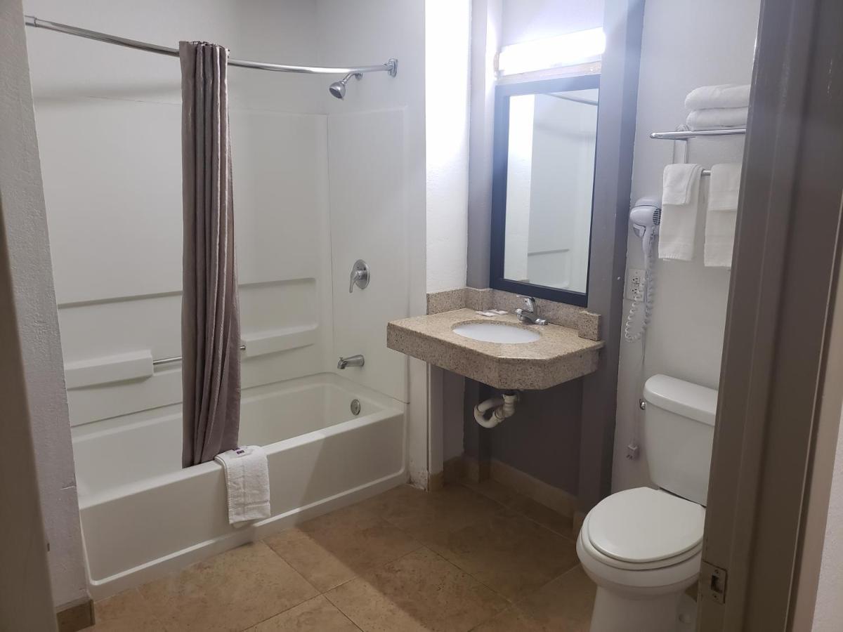Hotel 6-dallas, Tx - North - Richardson