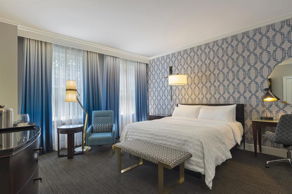 Le Meridien Dallas, The Stoneleigh Hotel 4*