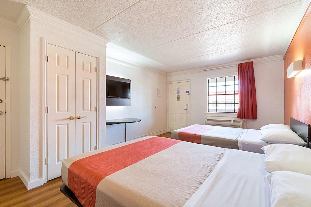 6 Market Center Hotel Dallas