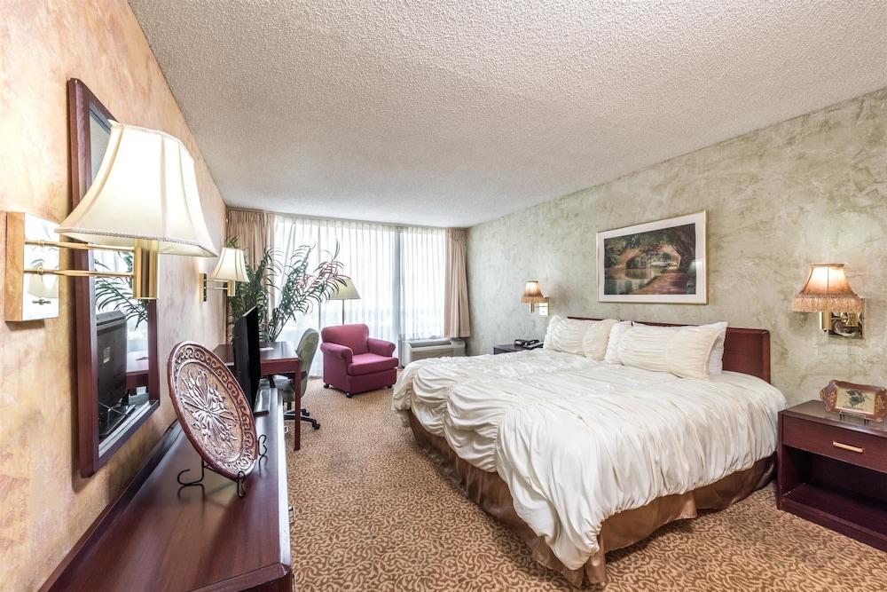 Staybridge Market Ctr Field, An Ihg 3* Dallas