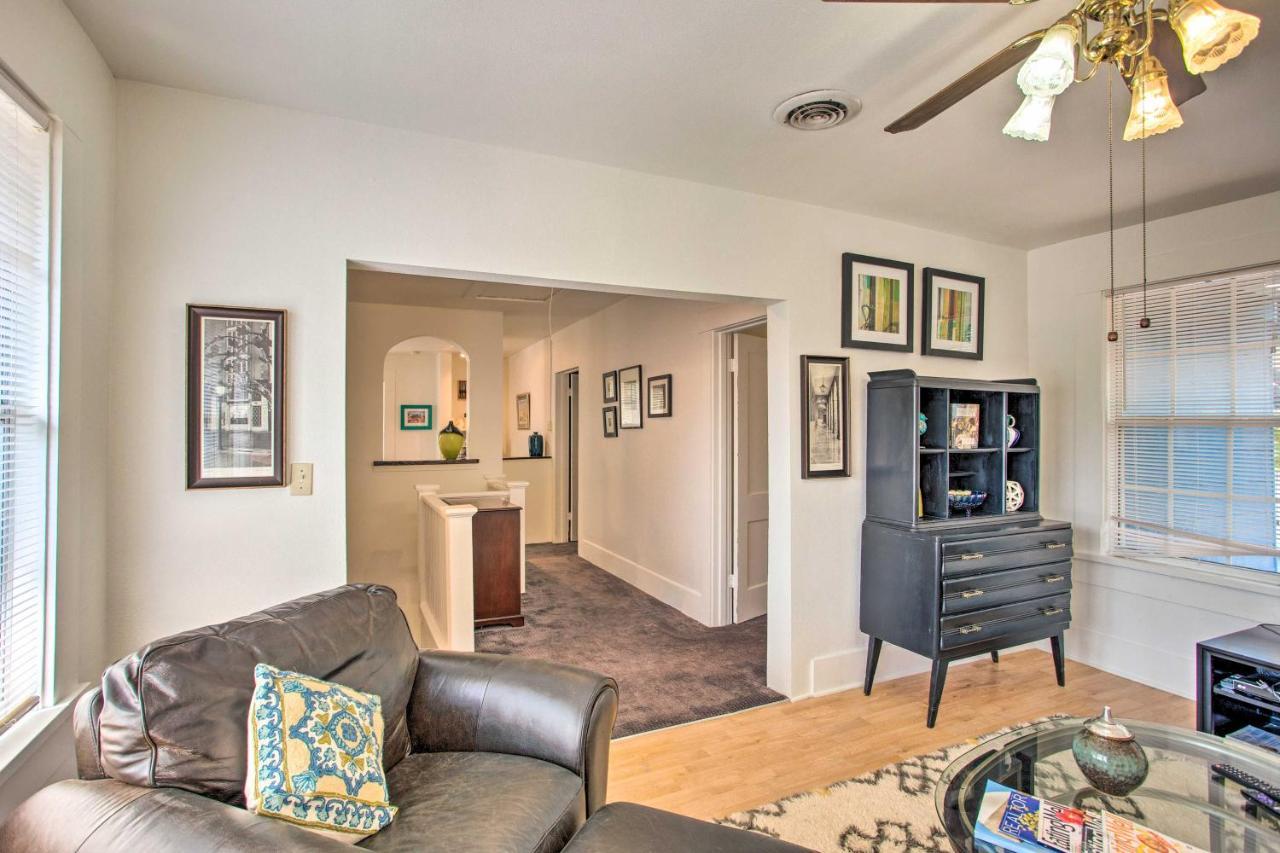 Charming Home, 3 Mi To Downtown And Zoo! Holiday home