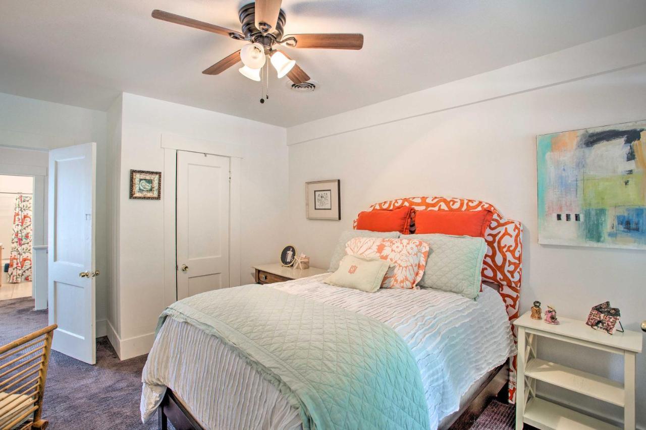 Charming Home, 3 Mi To Downtown And Zoo! Holiday home Dallas
