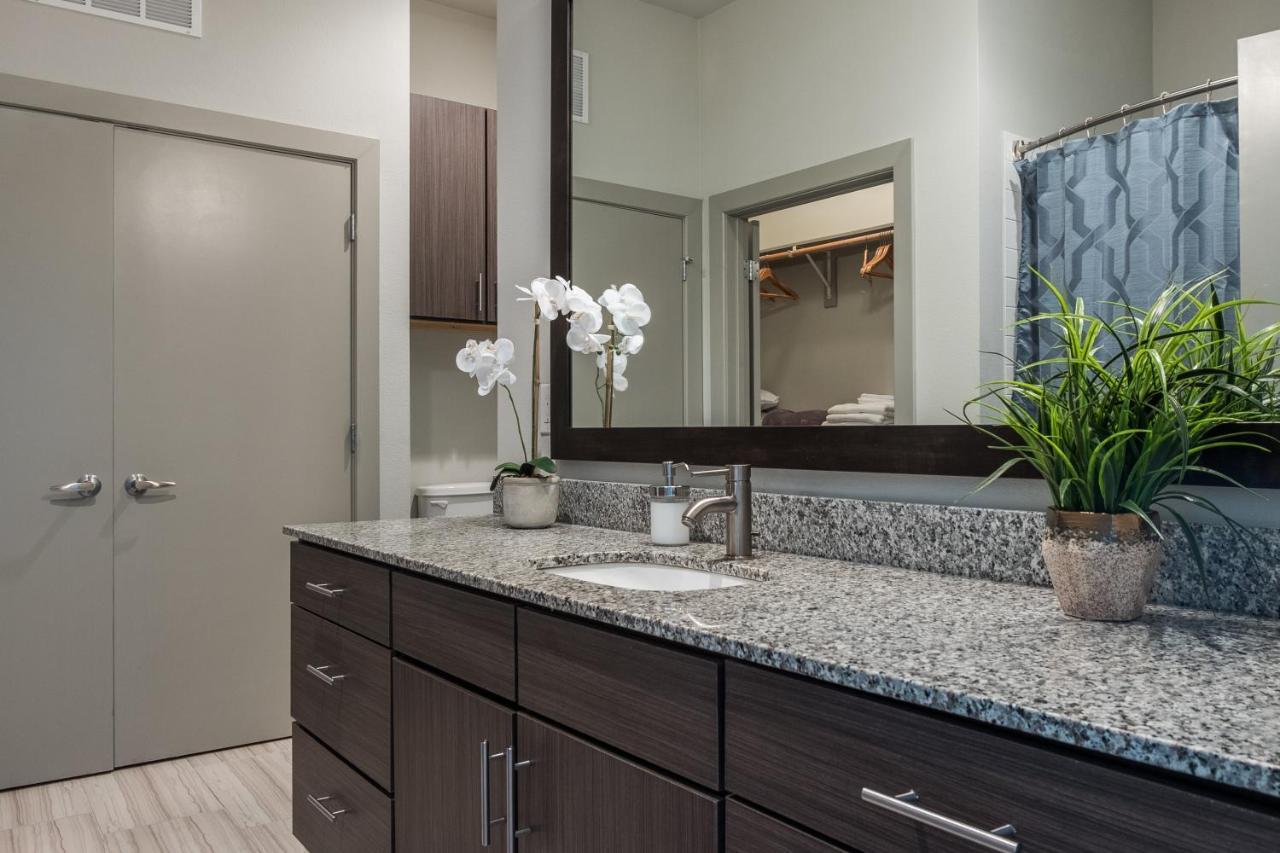 Apartment Frontdesk Uptown Downtown Dallas View Apts