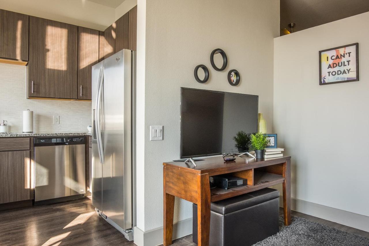 Frontdesk Uptown Downtown Dallas View Apts Apartment