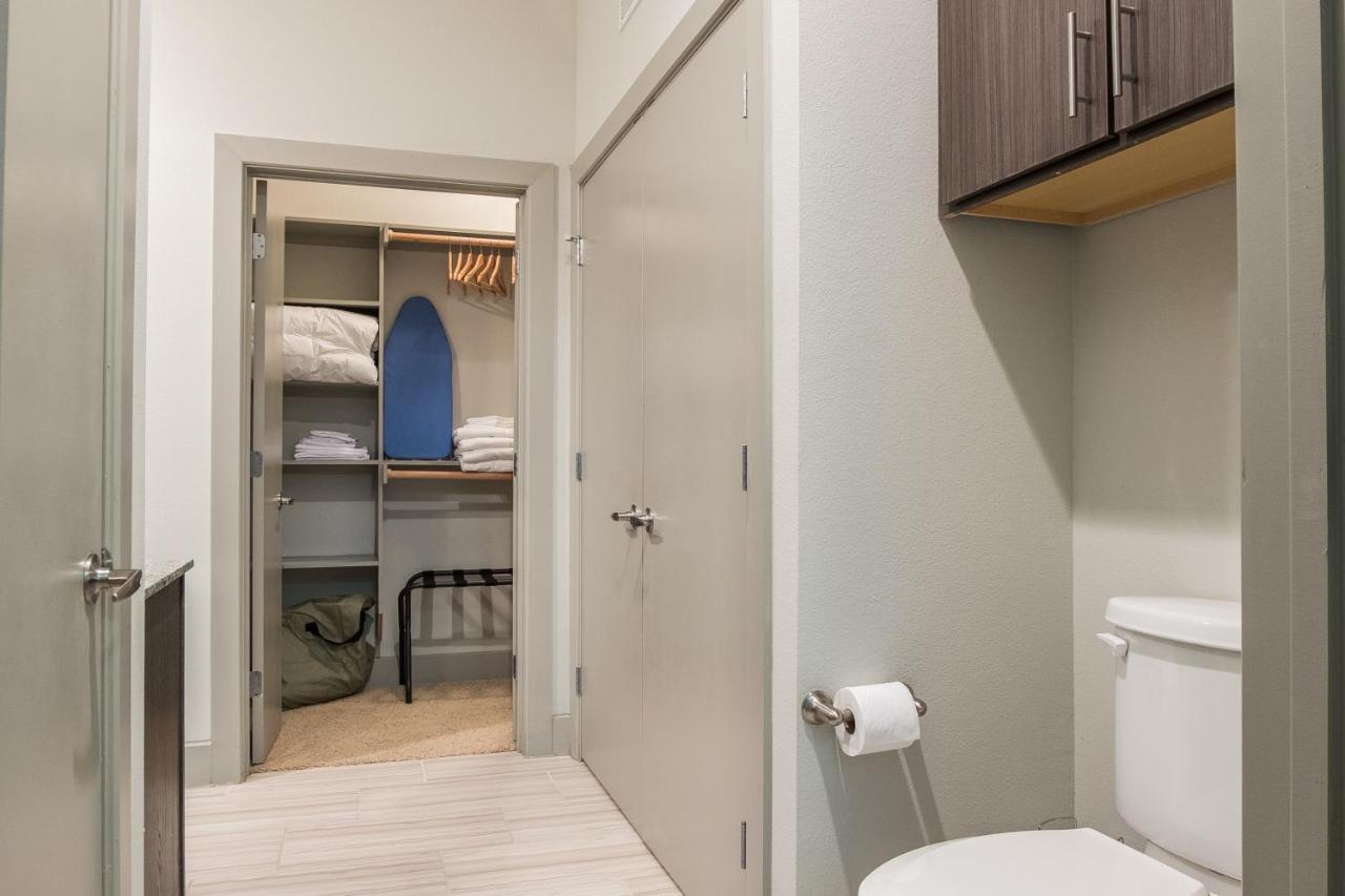 Frontdesk Uptown Downtown Dallas View Apts * Dallas