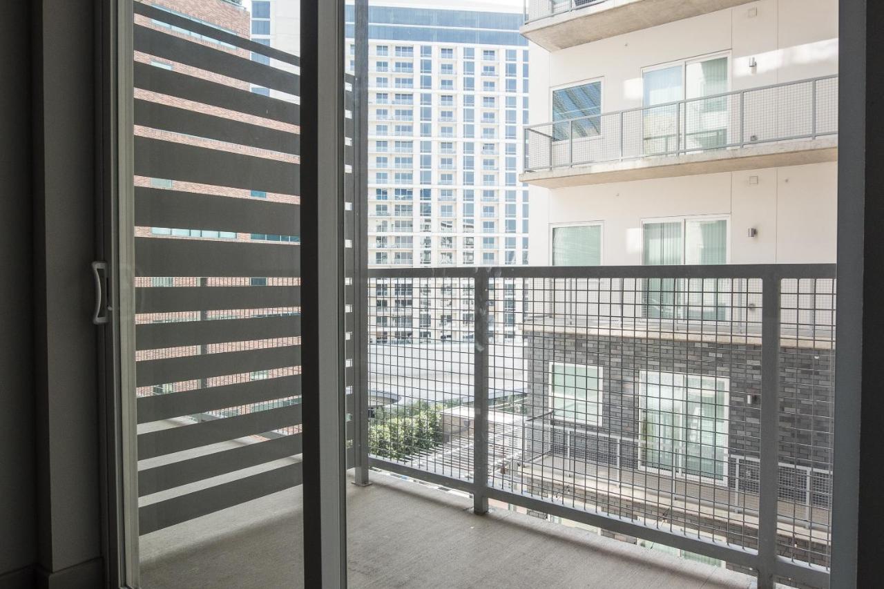 Frontdesk Uptown Downtown Dallas View Apts *