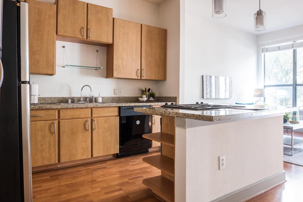 Frontdesk 2525 Reagan St Apts Uptown *