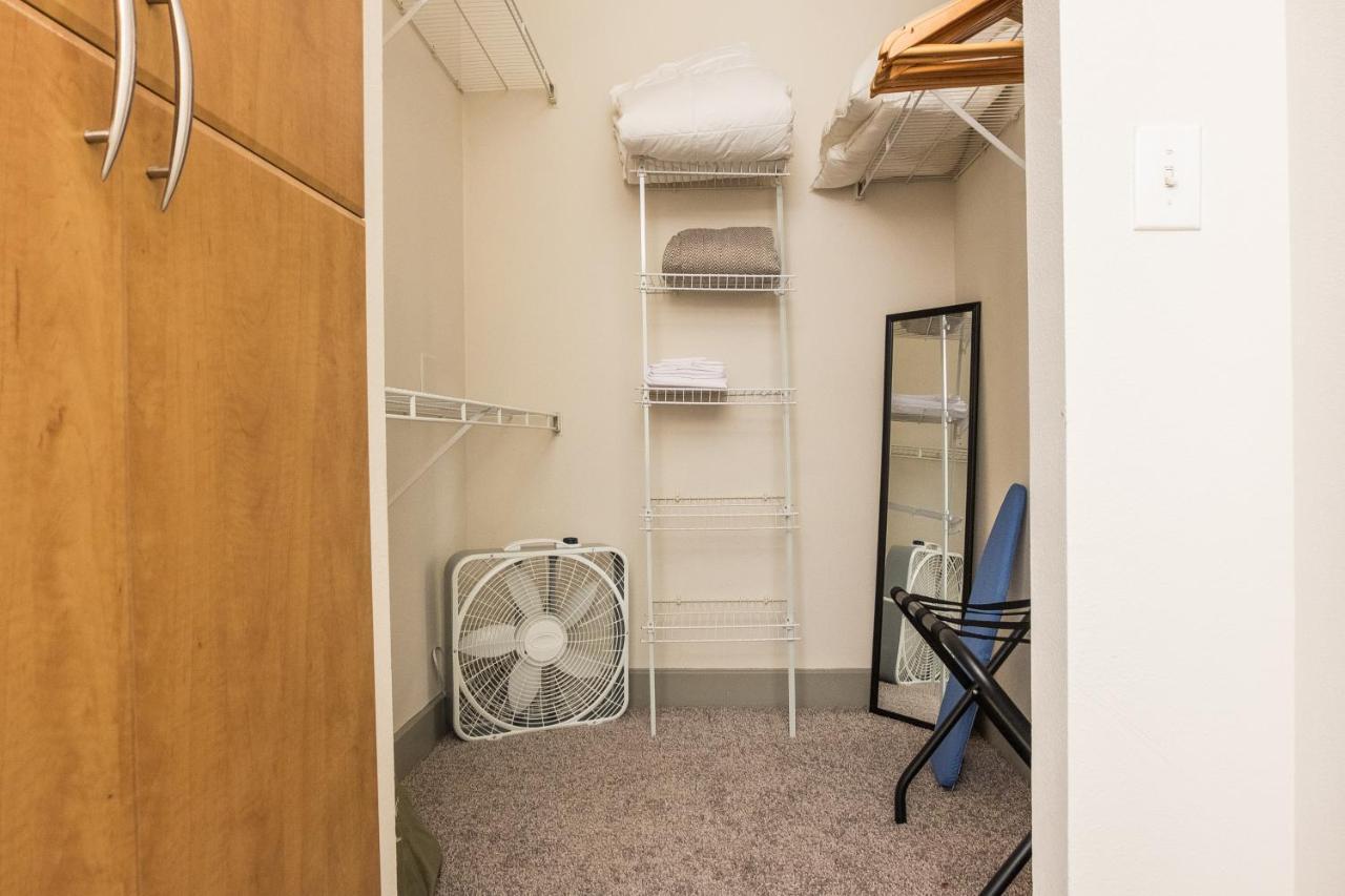 Apartment Frontdesk 2525 Reagan St Apts Uptown