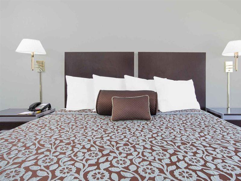 Motel Days By Wyndham Market Center Field 2*