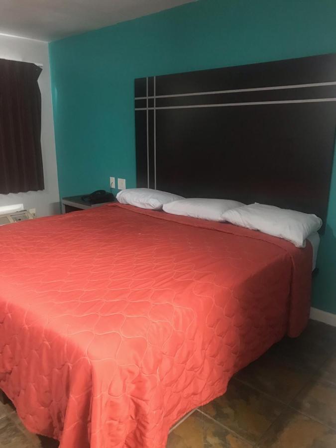 Hotel Red Crown