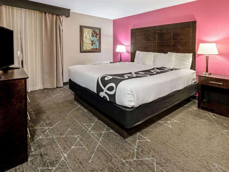 La Quinta By Wyndham I-35 Walnut Hill Ln Hotel