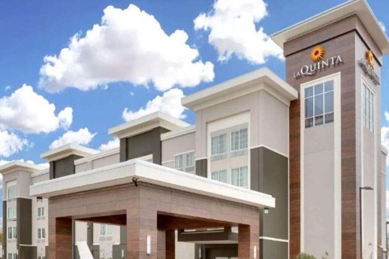 La Quinta By Wyndham Field Hotel