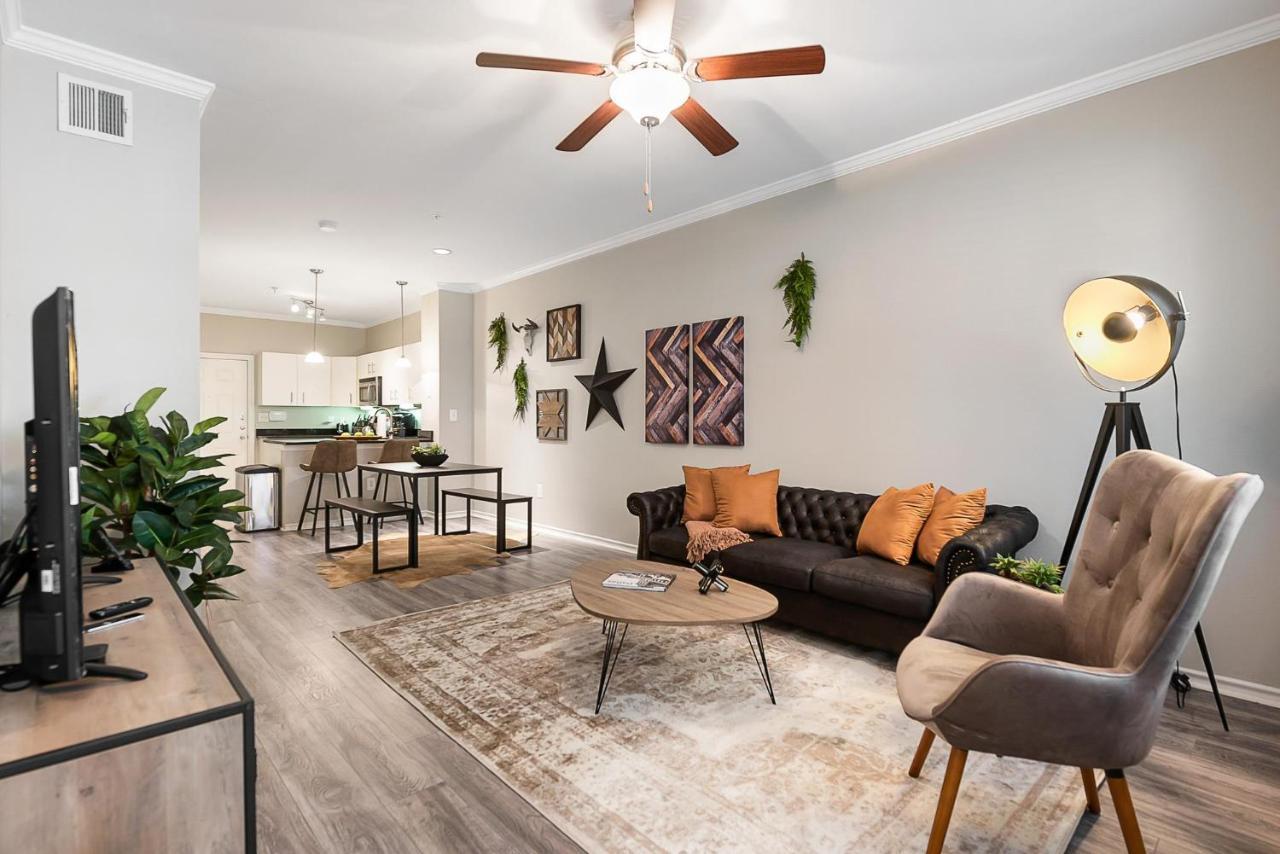 Uptown Apartment *