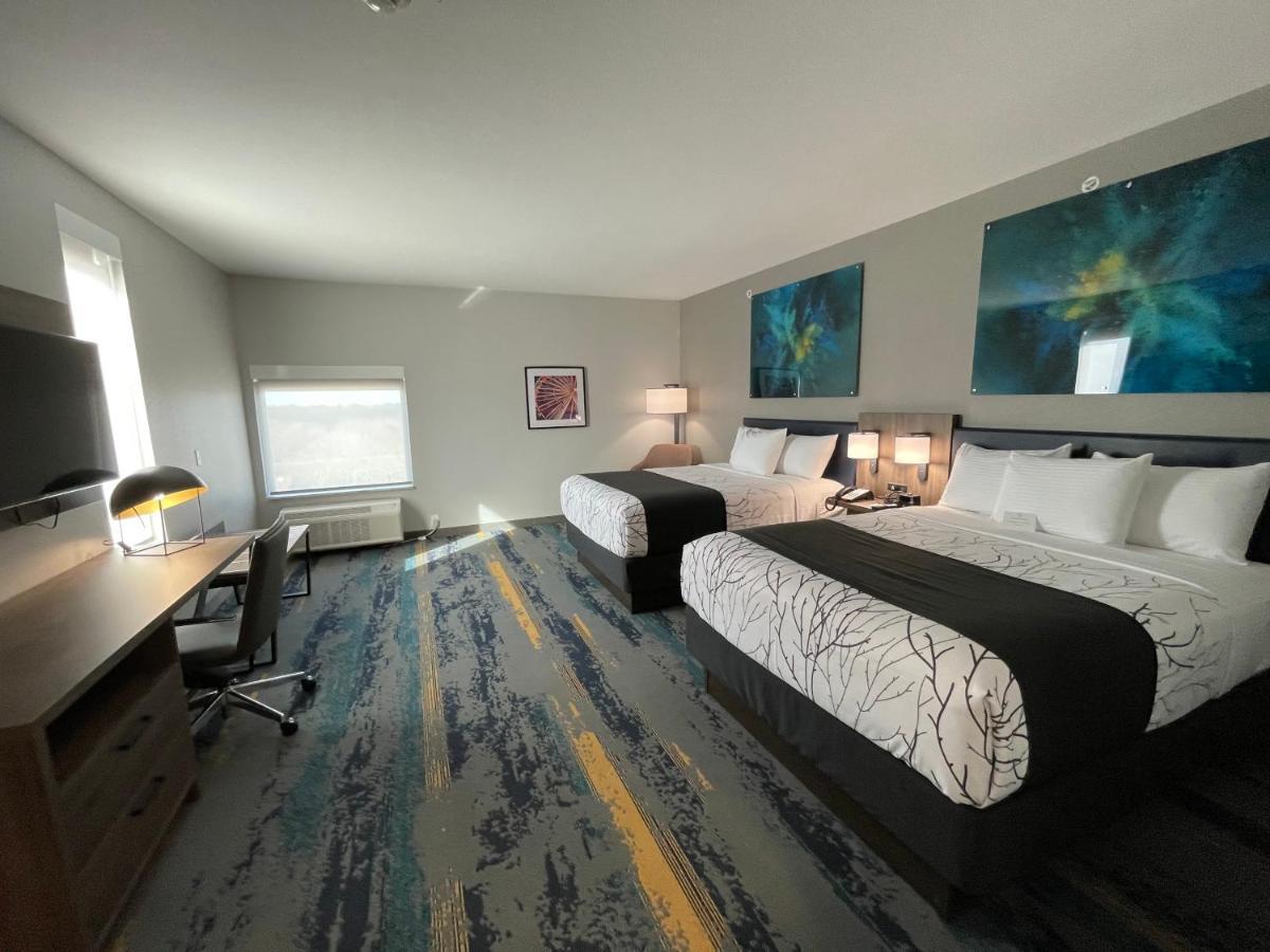 La Quinta & By Wyndham Dallas/fairpark