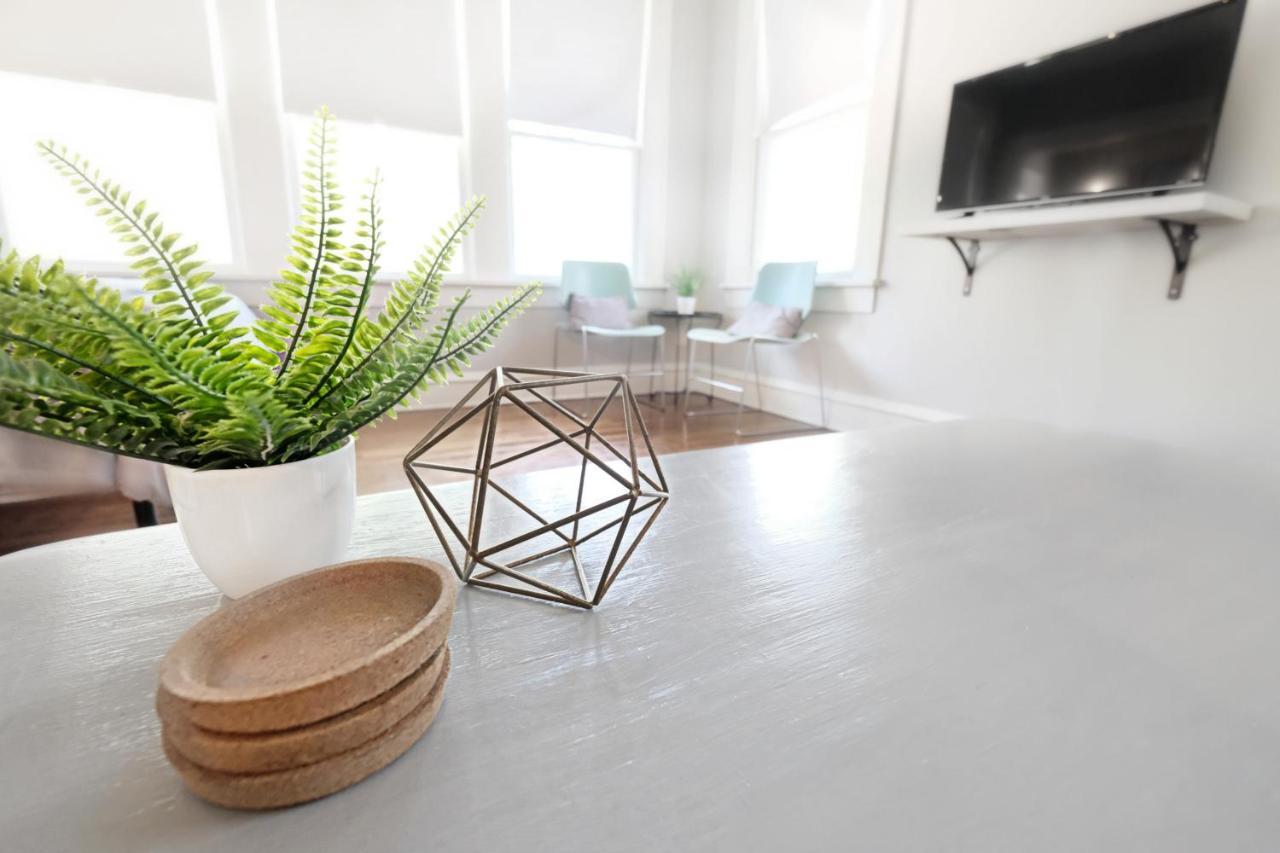 The 1920s Mainstay Flat On Lower Greenville Apartment *