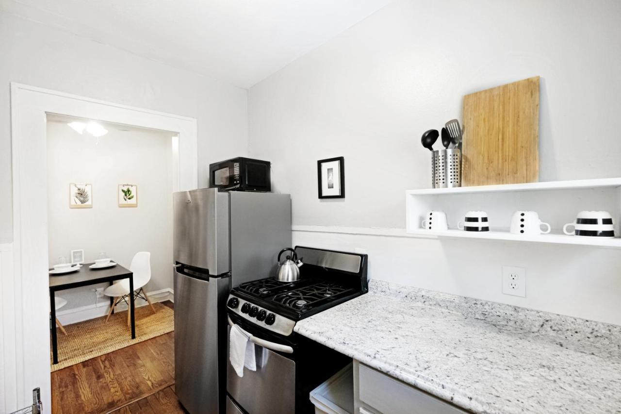 The 1920s Mainstay Flat On Lower Greenville Apartment *