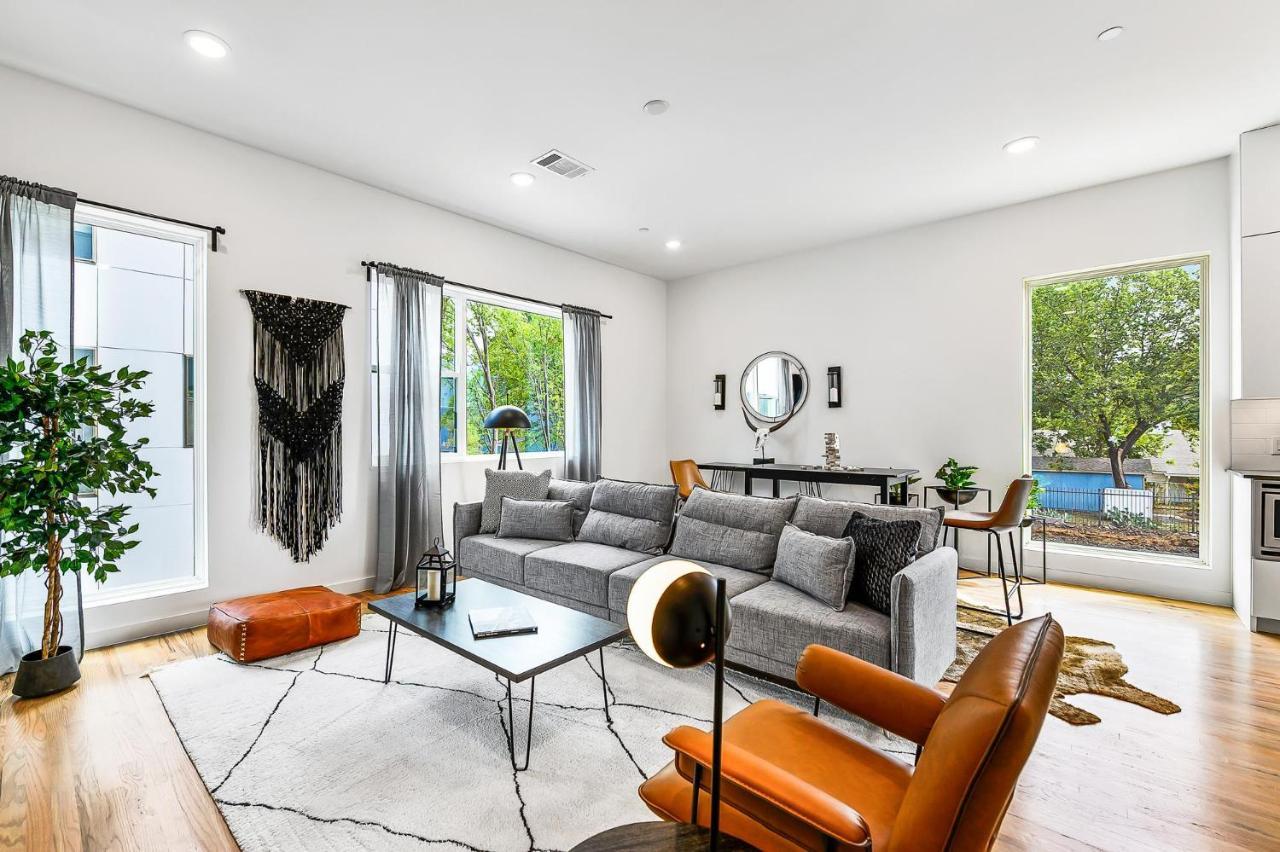 Jurny - Bishop Arts District 2 Bedroom *