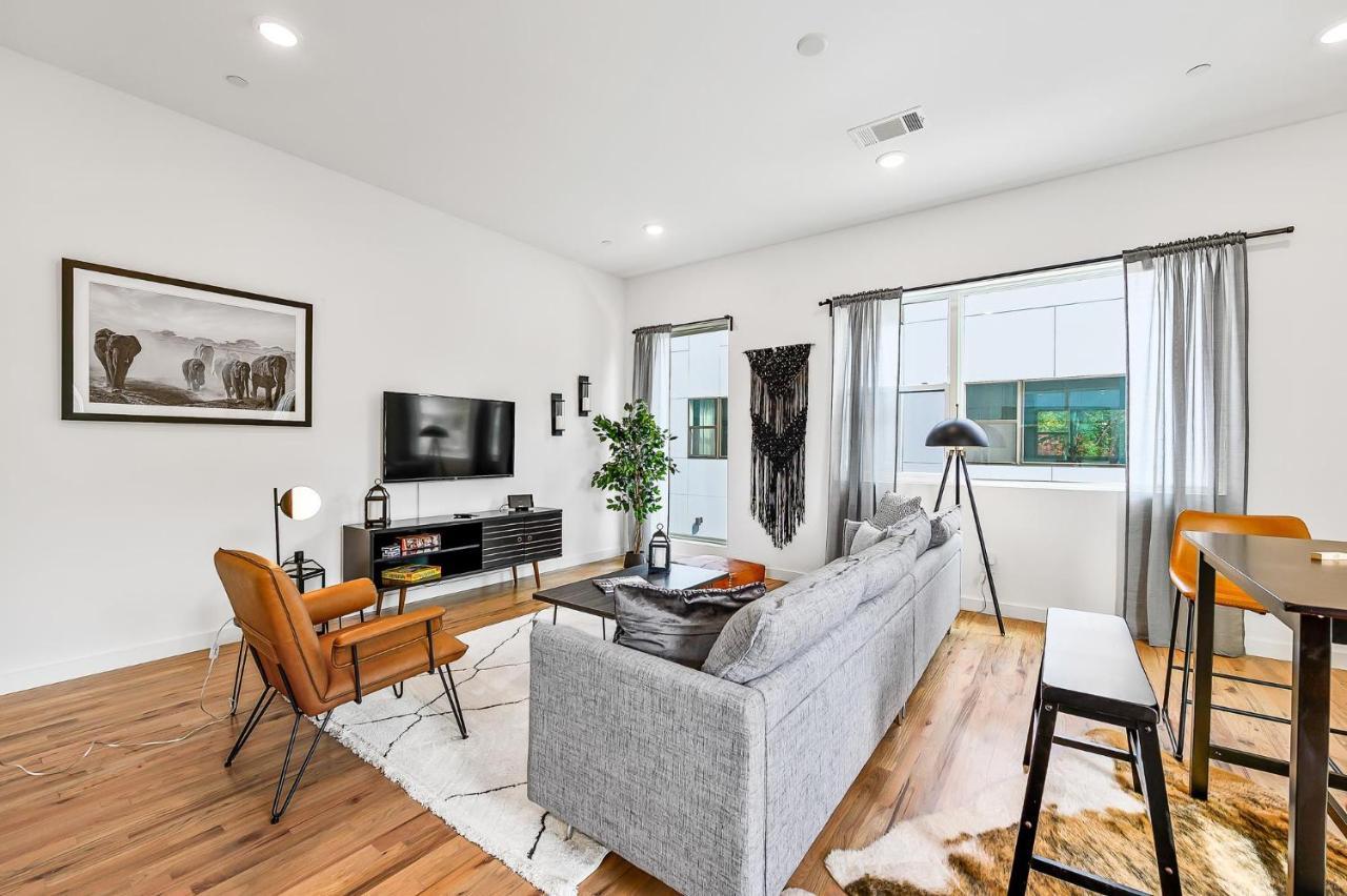 Jurny - Bishop Arts District 2 Bedroom