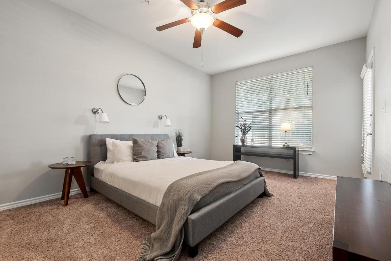 Uptown Apartment *