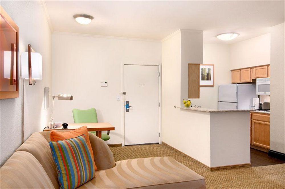 Hyatt House Uptown Hotel