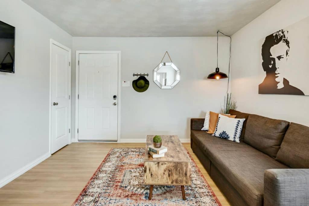 Apartment The Swank • Close To Downtown *