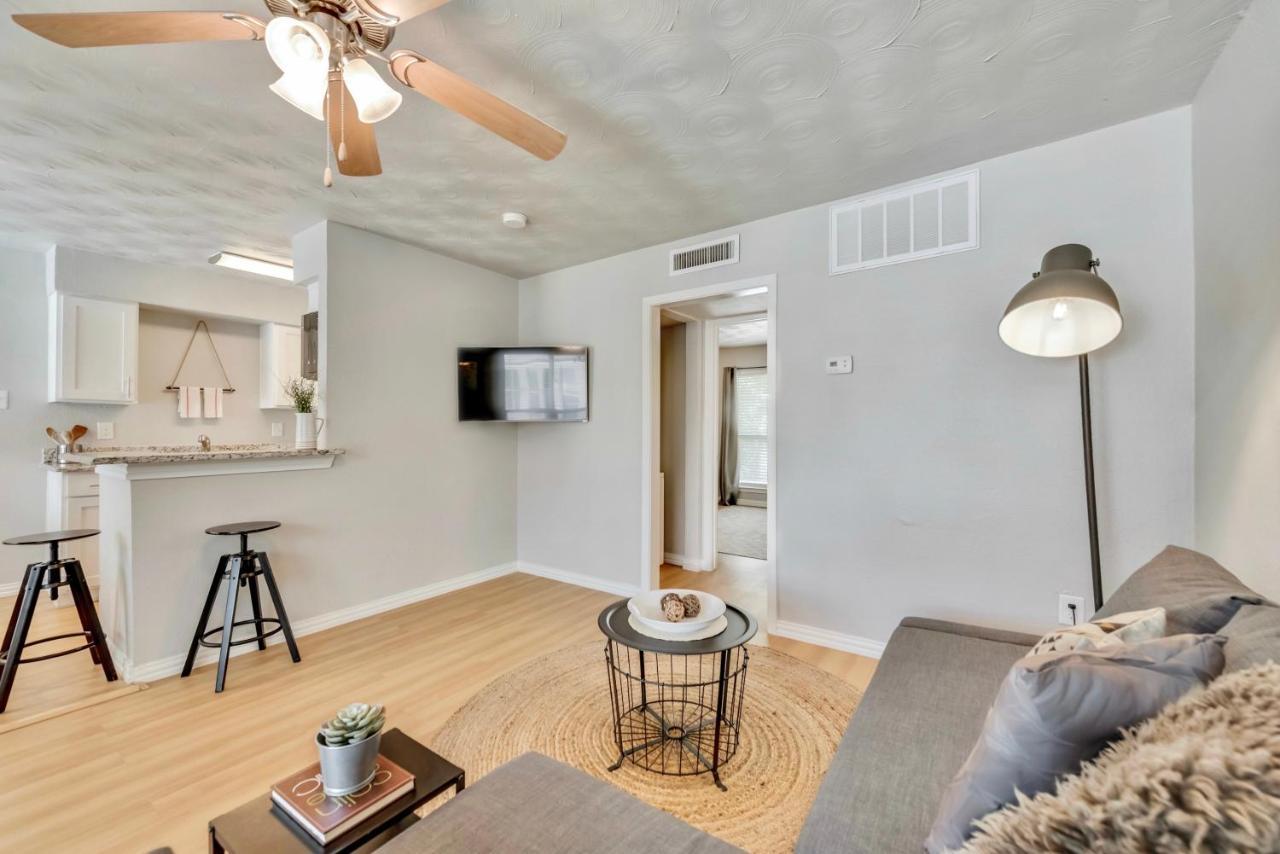 Apartment The Vibe And Free Arboretum Tickets