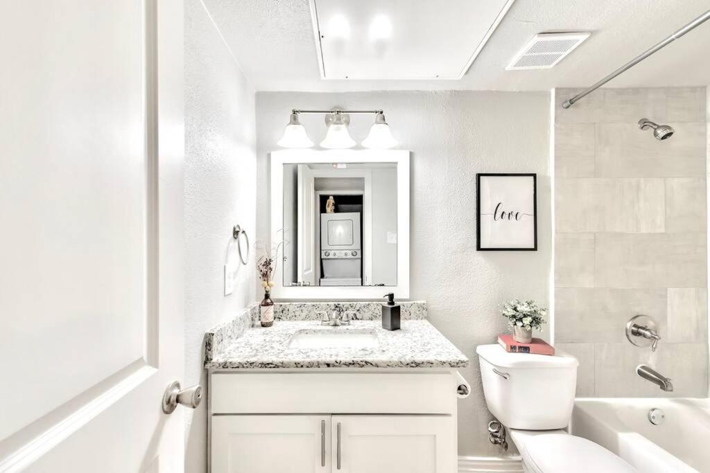 The Munger Proper + Pool Apartamento *